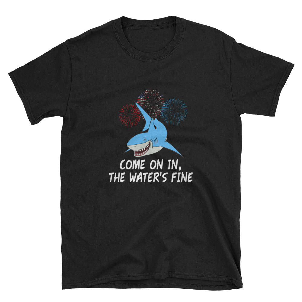 Fourth Of July Funny Shark Waters Fine T-Shirt S-3XL